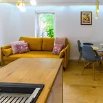 śląski Szczawno-zdrój 46m, Książ Kuchnia Klimatyzacja Wifi Parking Apartament *