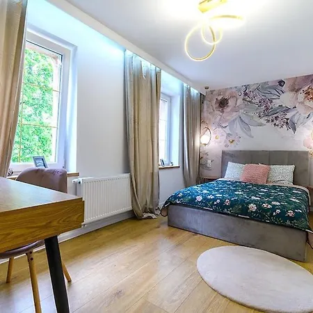 Apartment Slaski 46m, Ksiaz Kuchnia Klimatyzacja Wifi Parking