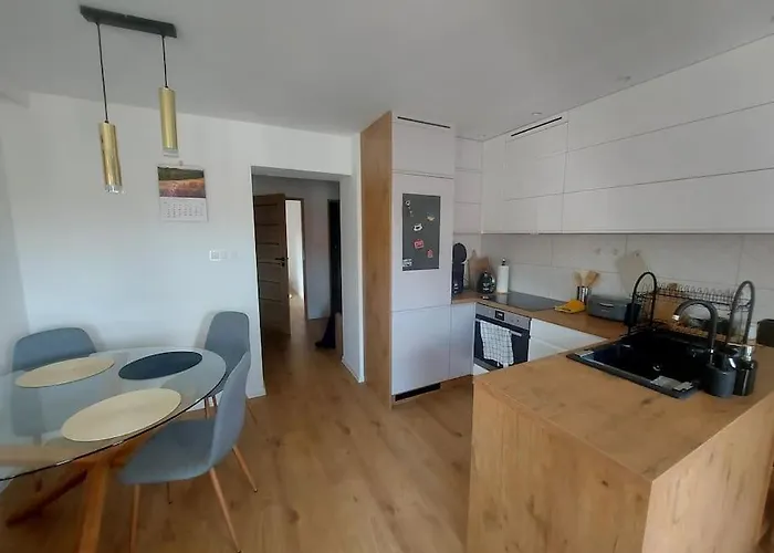 Apartment Slaski 46m, Ksiaz Kuchnia Klimatyzacja Wifi Parking *